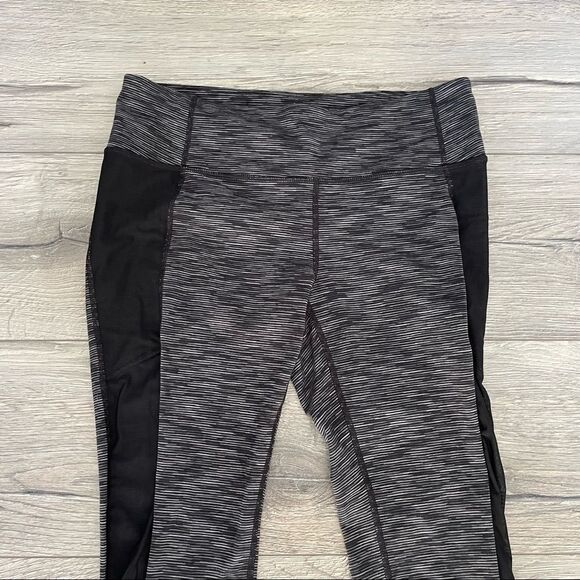 ATHLETA Womens Mind Over Mat Capri Sz Medium Gray Black Lattice Mesh - Picture 8 of 8